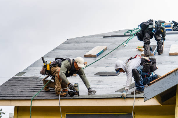 Professional Gutter Installation technician working in Kent, OR